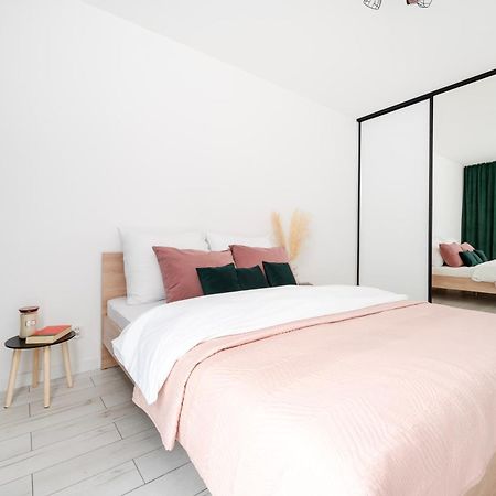 Manufaktura Residence - Apartamenty Industrial Z Parkingiem I Dwoma Lazienkami Лодзь Экстерьер фото